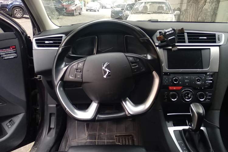 Used DS 5LS 2014 1.6T Luxury Edition THP160 Steering Wheel