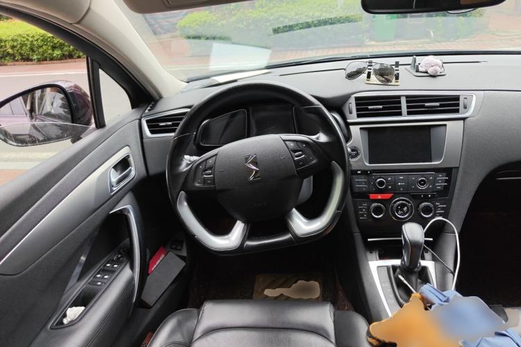 Used DS 5LS 2014 1.6T Luxury Edition THP160 Steering Wheel