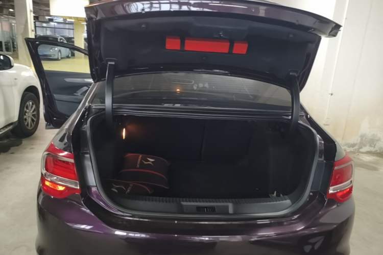 Used DS 5LS 2014 1.8L automatic Comfort version VTi140 Trunk
