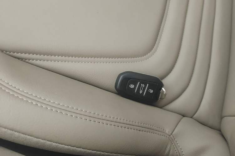 Used DS 5LS 2014 1.6T Luxury Edition THP160 Vehicle Key