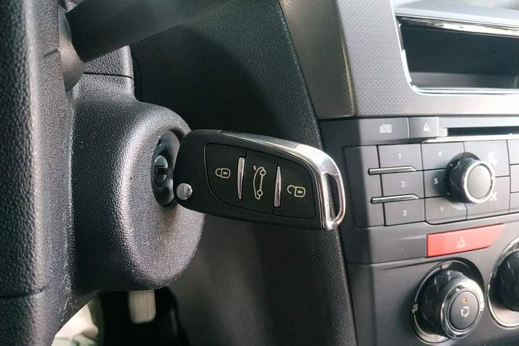 Used DS 5LS 2014 1.8L automatic Comfort version VTi140 Vehicle Key