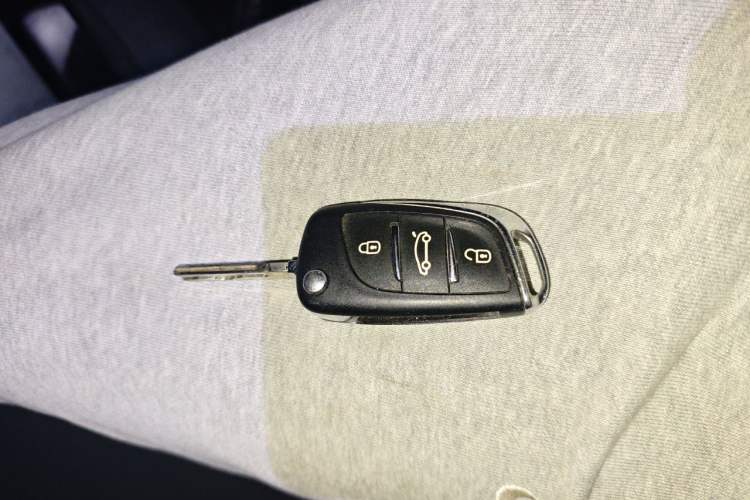 Used DS 5LS 2014 1.8L automatic Comfort version VTi140 Vehicle Key