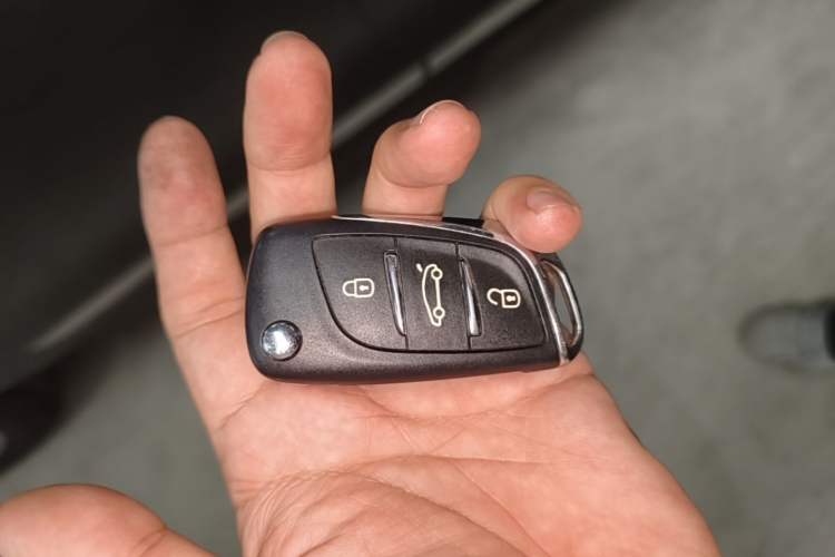 Used DS 5LS 2014 1.8L automatic Comfort version VTi140 Vehicle Key