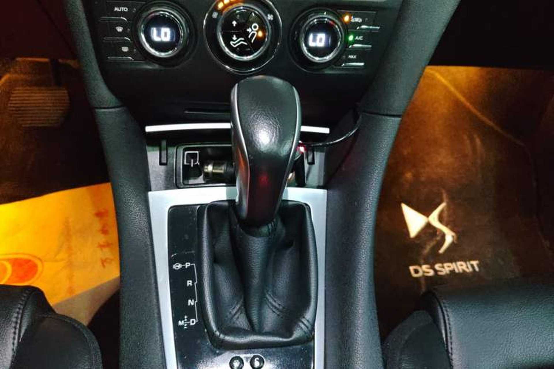 Used DS 5LS 2014 1.6T Luxury Edition THP160 Gear Lever