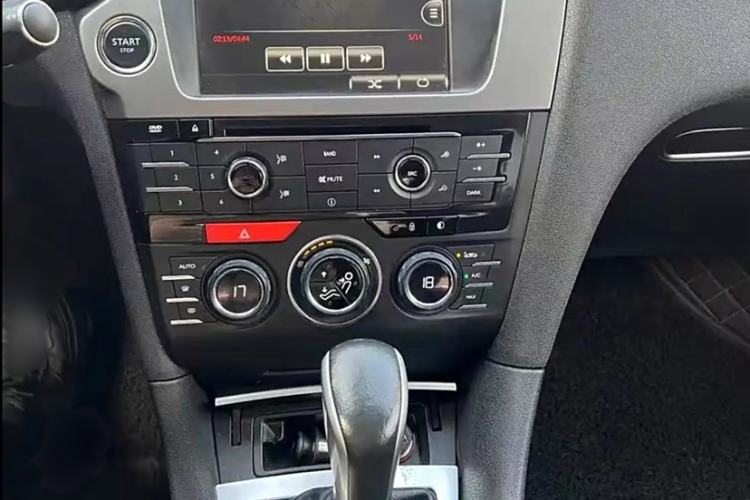 Used DS 5LS 2014 1.6T Luxury Edition THP200 Interior 2
