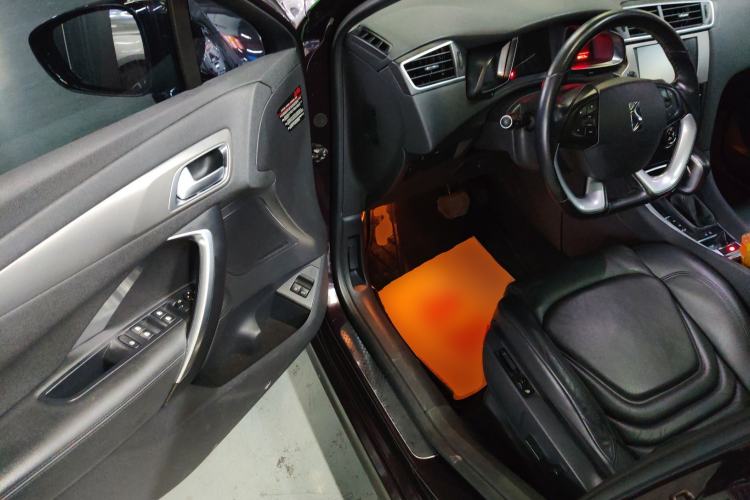 Used DS 5LS 2014 1.6T Luxury Edition THP160 Interior 3