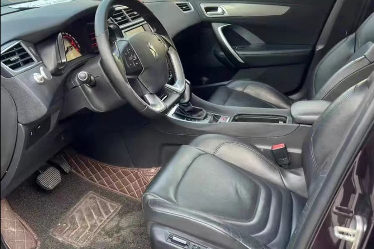 Used DS 5LS 2014 1.6T Luxury Edition THP200 Interior 3