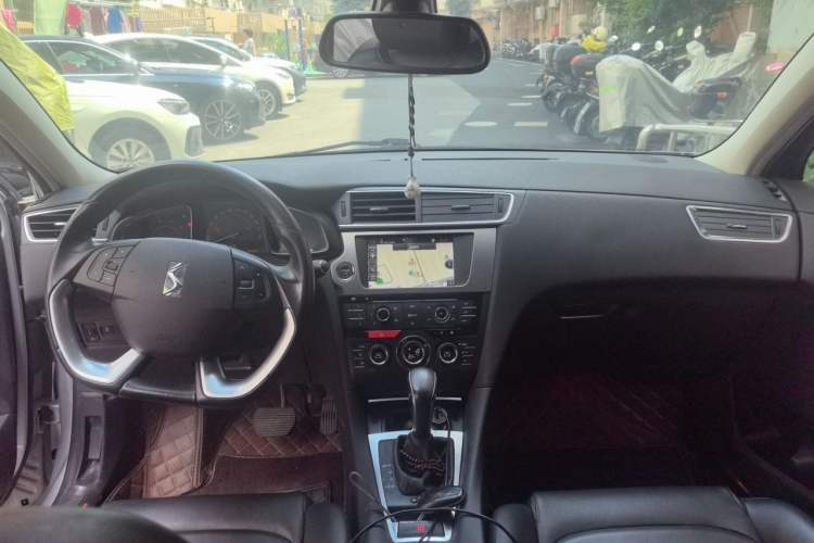 Used DS 5LS 2014 1.6T Luxury Edition THP160 Center Console