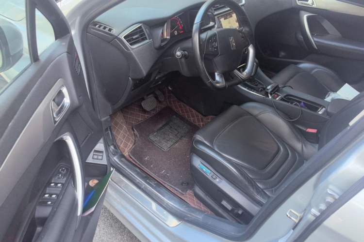 Used DS 5LS 2014 1.6T Luxury Edition THP160 Driver Seat