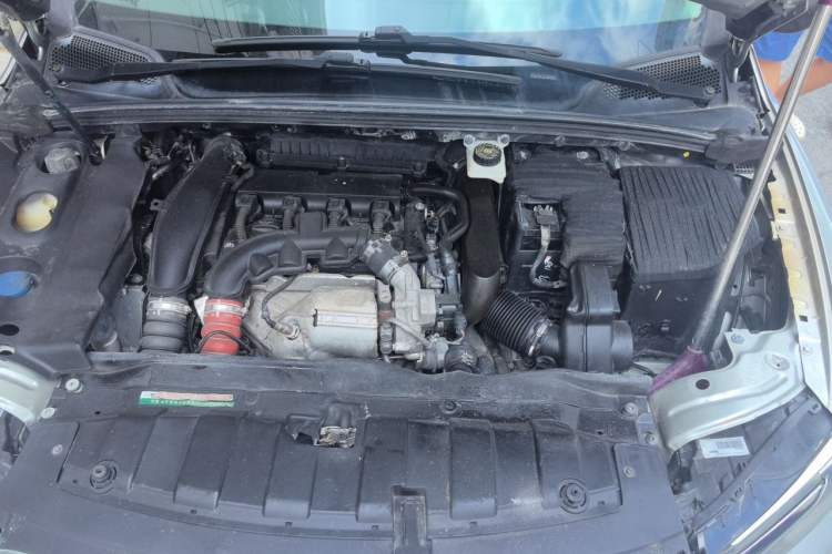 Used DS 5LS 2014 1.6T Luxury Edition THP160 Engine Bay