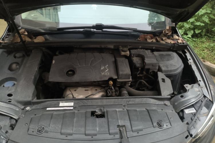 Used DS 5LS 2014 1.8L automatic Comfort version VTi140 Engine Bay