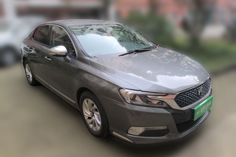 Used DS 5LS 2014 1.8L automatic Comfort version VTi140 Front Right 45 Deg