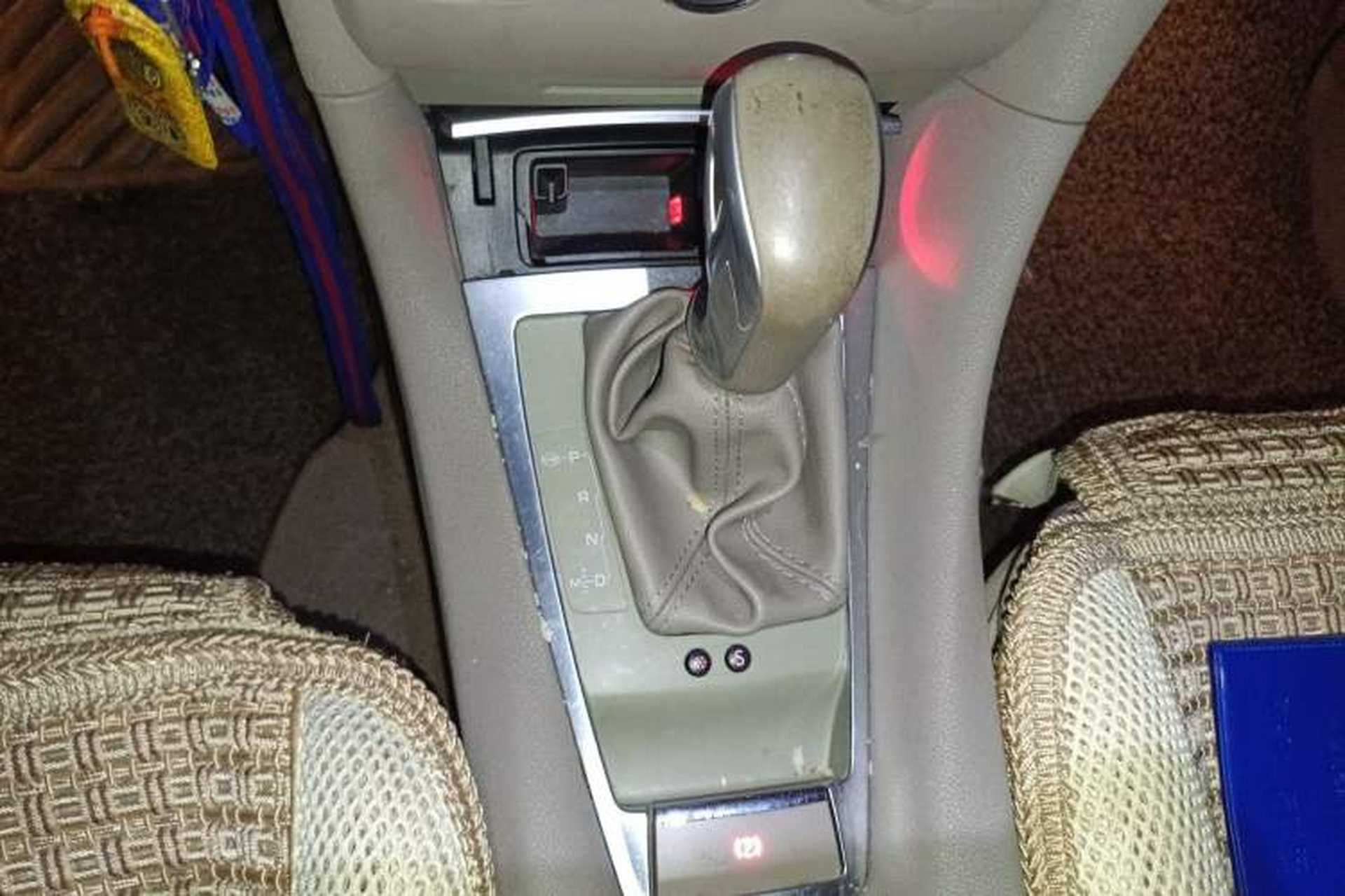 Used DS 5LS 2014 1.8L Elegant Edition VTi140 Gear Lever