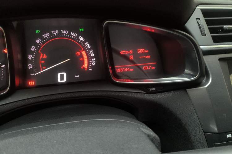 Used DS 5LS 2014 1.8L automatic Comfort version VTi140 Odometer Close Up
