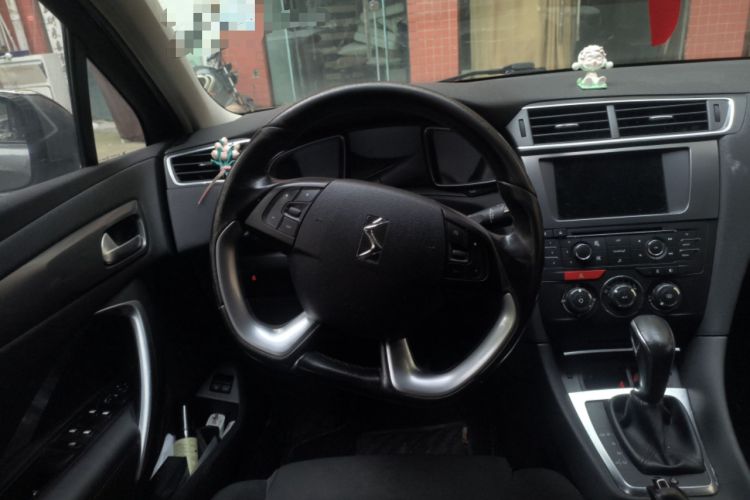 Used DS 5LS 2014 1.8L automatic Comfort version VTi140 Steering Wheel
