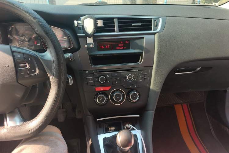 Used DS 5LS 2014 1.8L Manual Comfort Version VTi140 Audio And AC Panel