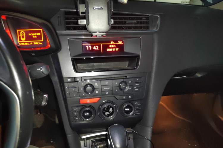 Used DS 5LS 2014 1.8L Elegant Edition VTi140 Audio And AC Panel