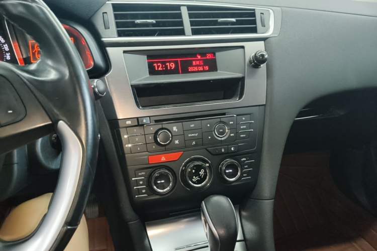 Used DS 5LS 2014 1.8L Elegant Edition VTi140 Audio And AC Panel