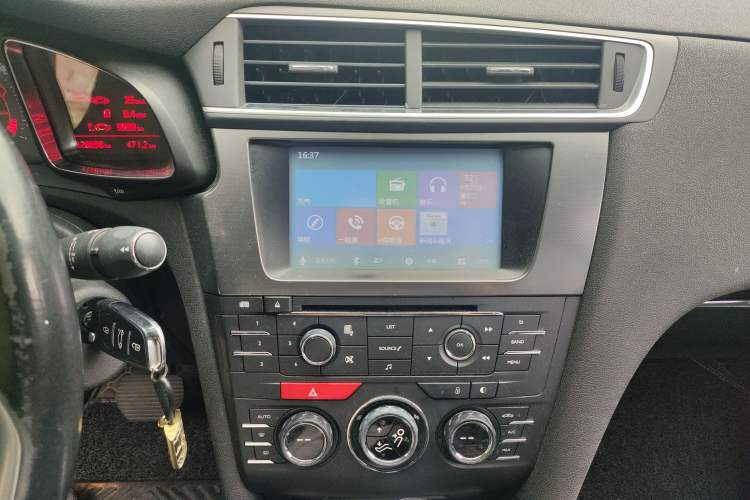 Used DS 5LS 2014 1.8L Elegant Edition VTi140 Audio And AC Panel