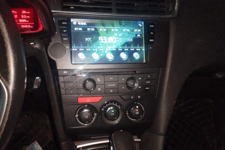 Used DS 5LS 2014 1.8L automatic Comfort version VTi140 Audio And AC Panel