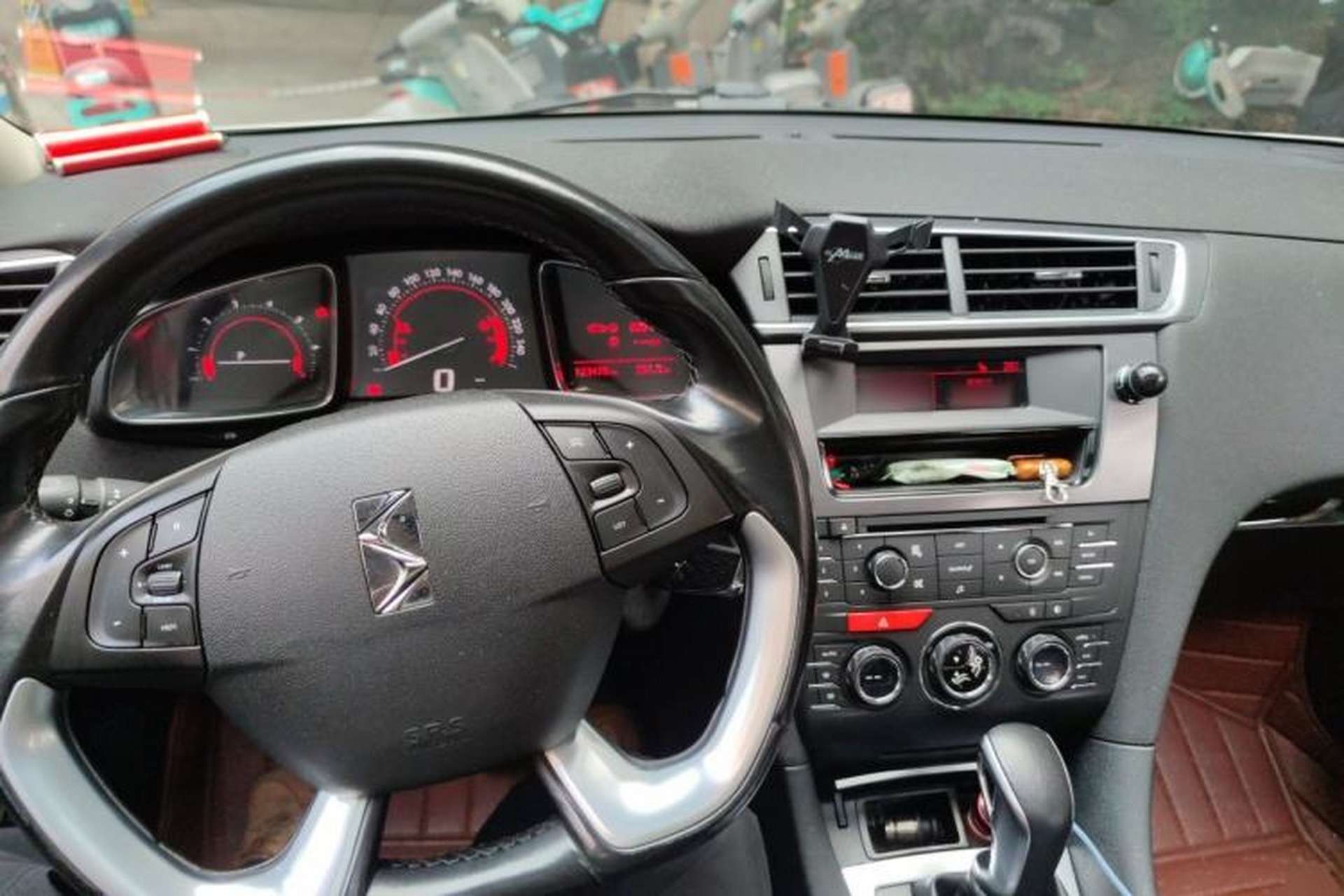 Used DS 5LS 2014 1.8L Elegant Edition VTi140 Center Console
