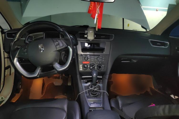 Used DS 5LS 2014 1.8L Elegant Edition VTi140 Center Console
