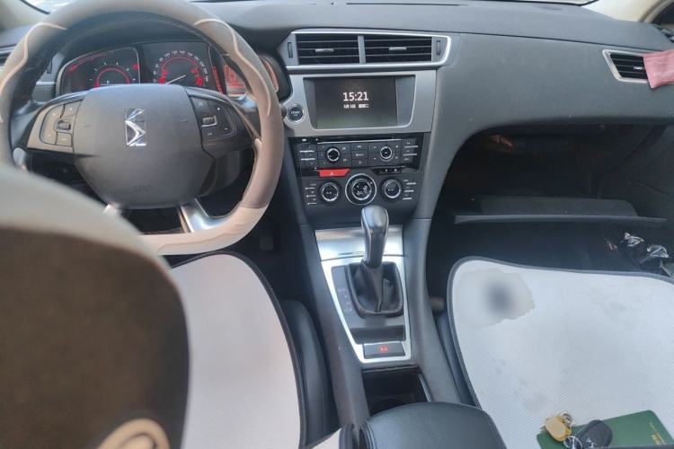 Used DS 5LS 2014 1.6T Luxury Edition THP160 Center Console