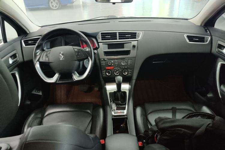 Used DS 5LS 2014 1.8L Elegant Edition VTi140 Center Console