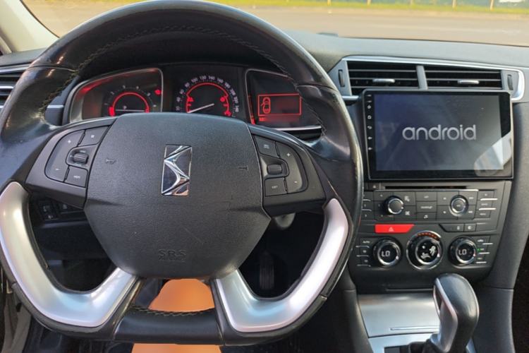 Used DS 5LS 2014 1.8L Elegant Edition VTi140 Center Console