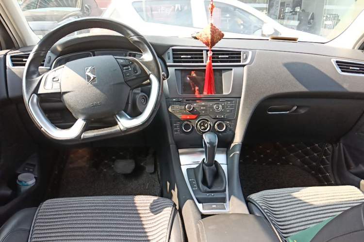 Used DS 5LS 2014 1.6T Elegant Version THP160 Center Console