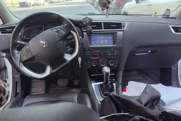 Used DS 5LS 2014 1.8L Elegant Edition VTi140 Center Console