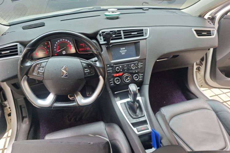 Used DS 5LS 2014 1.8L Elegant Edition VTi140 Center Console