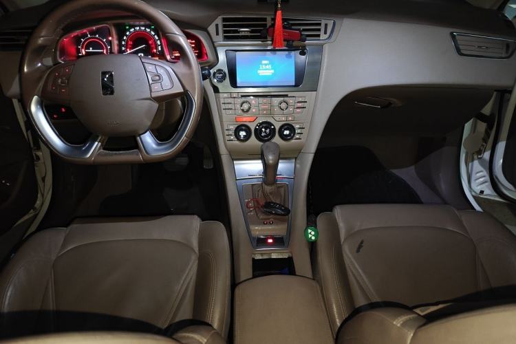 Used DS 5LS 2014 1.8L Elegant Edition VTi140 Center Console