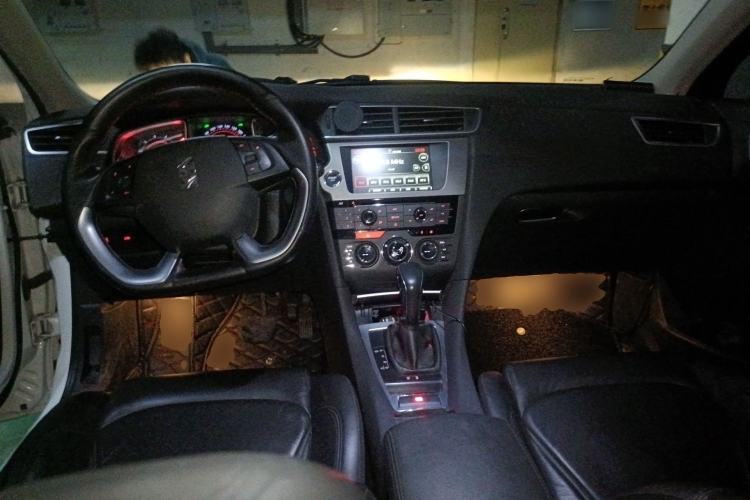 Used DS 5LS 2014 1.6T Luxury Edition THP160 Center Console