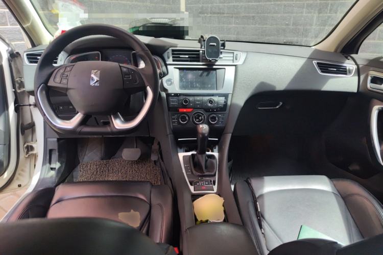 Used DS 5LS 2014 1.6T Luxury Edition THP160 Center Console