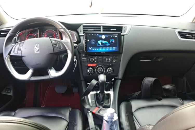 Used DS 5LS 2014 1.8L automatic Comfort version VTi140 Center Console