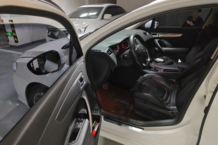 Used DS 5LS 2014 1.6T Luxury Edition THP160 Driver Seat