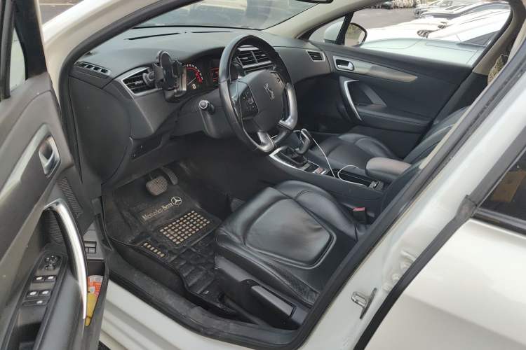 Used DS 5LS 2014 1.6T Elegant Version THP160 Driver Seat