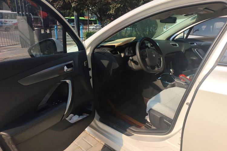 Used DS 5LS 2014 1.8L Manual Comfort Version VTi140 Driver Seat