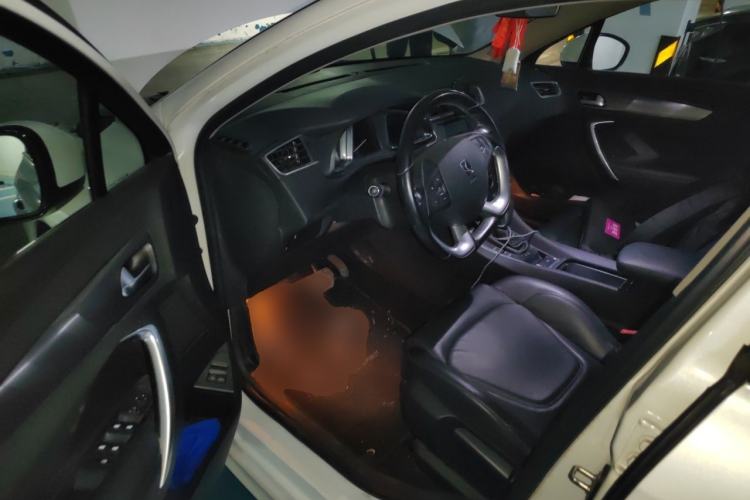 Used DS 5LS 2014 1.8L Elegant Edition VTi140 Driver Seat