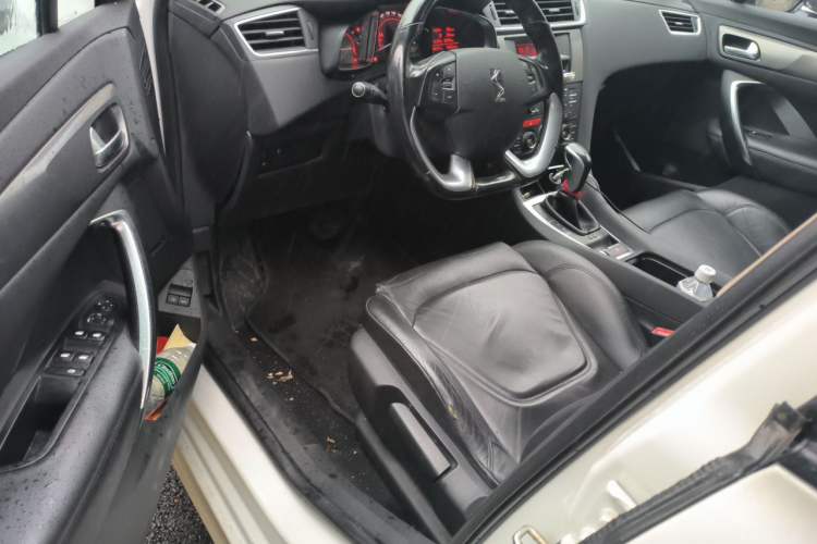 Used DS 5LS 2014 1.8L Elegant Edition VTi140 Driver Seat