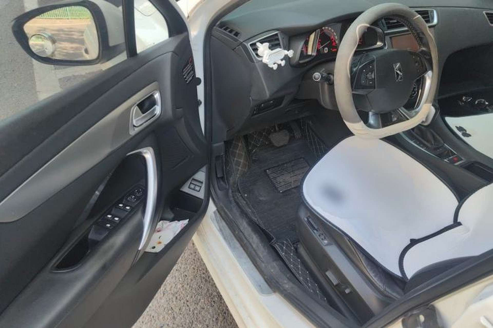 Used DS 5LS 2014 1.6T Luxury Edition THP160 Driver Seat