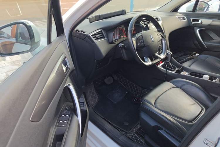 Used DS 5LS 2014 1.8L Elegant Edition VTi140 Driver Seat