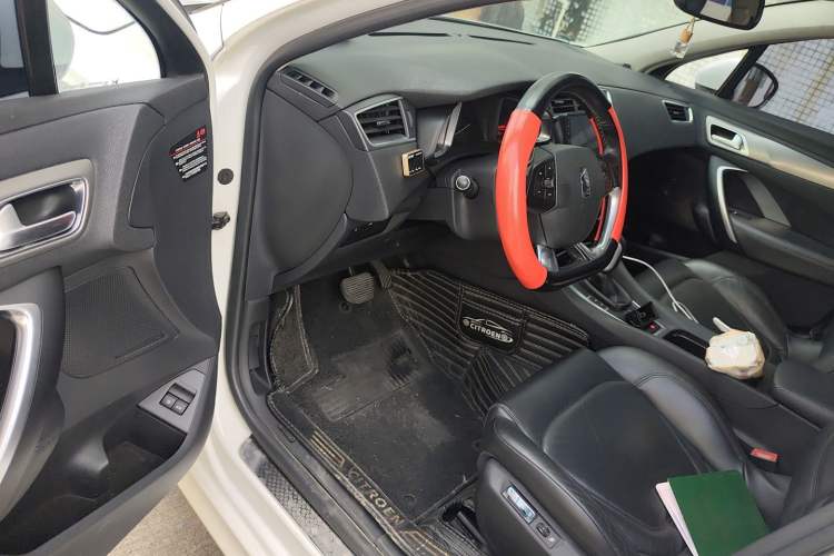Used DS 5LS 2014 1.6T Luxury Edition THP160 Driver Seat