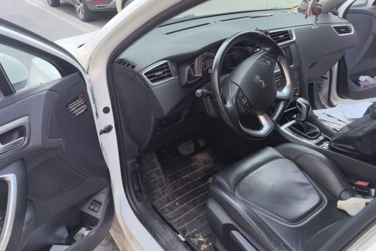 Used DS 5LS 2014 1.8L Elegant Edition VTi140 Driver Seat