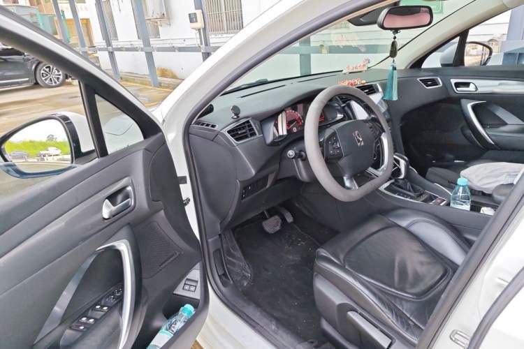 Used DS 5LS 2014 1.6T Elegant Version THP160 Driver Seat