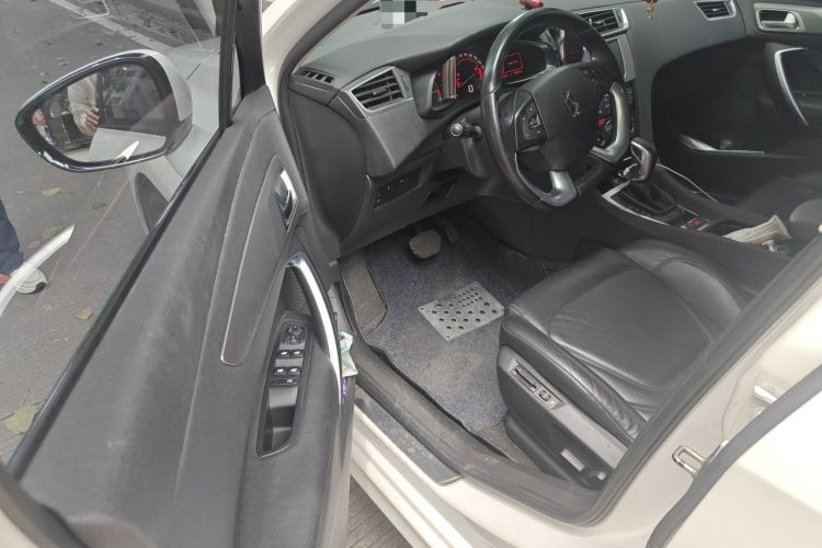 Used DS 5LS 2014 1.6T Luxury Edition THP160 Driver Seat