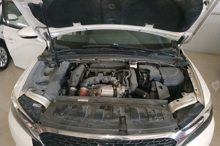 Used DS 5LS 2014 1.6T Elegant Version THP160 Engine Bay