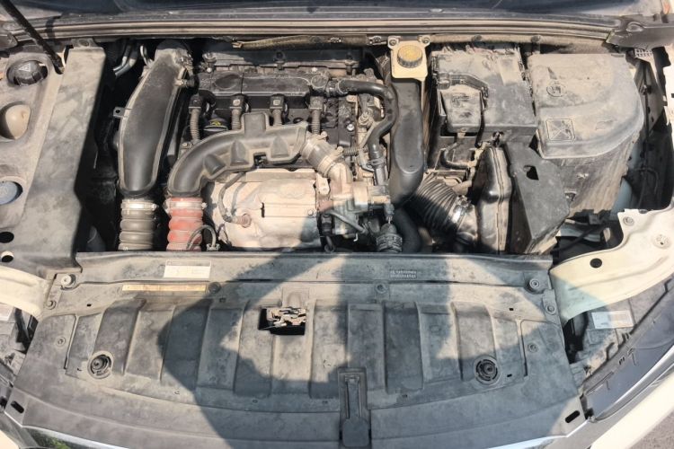 Used DS 5LS 2014 1.6T Elegant Version THP160 Engine Bay