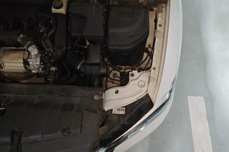 Used DS 5LS 2014 1.6T Luxury Edition THP160 Engine Bay Left